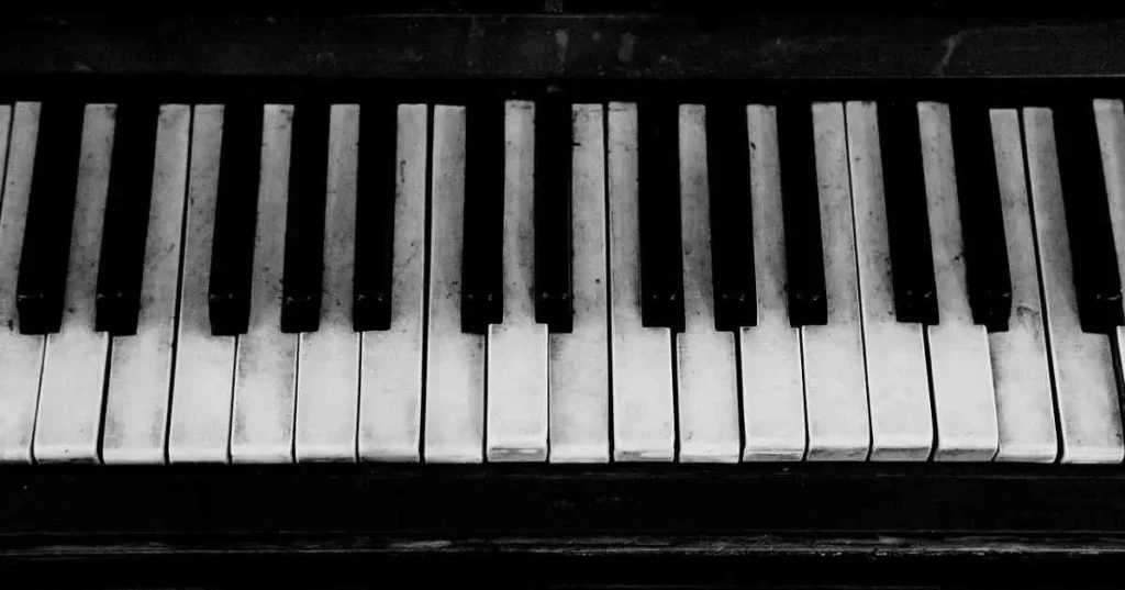 Blended Family Horror Story 10 piano 2897109 1280 cropped